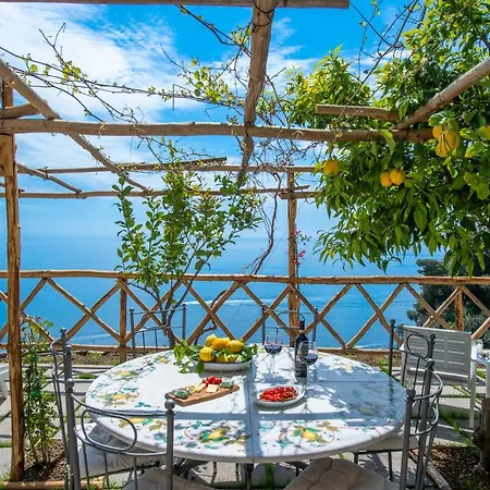 Briganti Seaview Terrace לינה וארוחת בוקר 4*