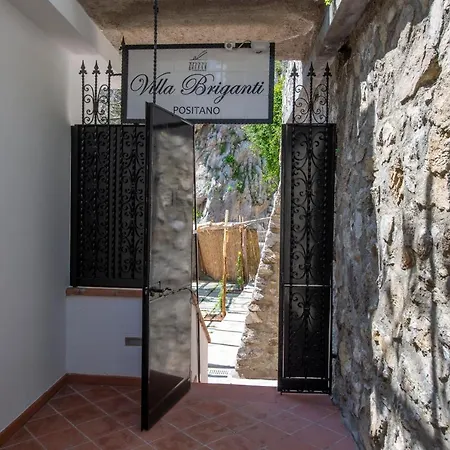 Briganti Seaview Terrace לינה וארוחת בוקר